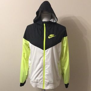 NIKE Women’s Windbreaker Jacket